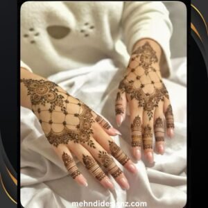 aesthetic mehndi designs front hand